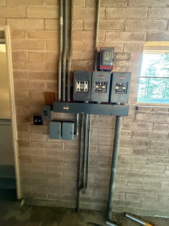 Multi-tenant service disconnect